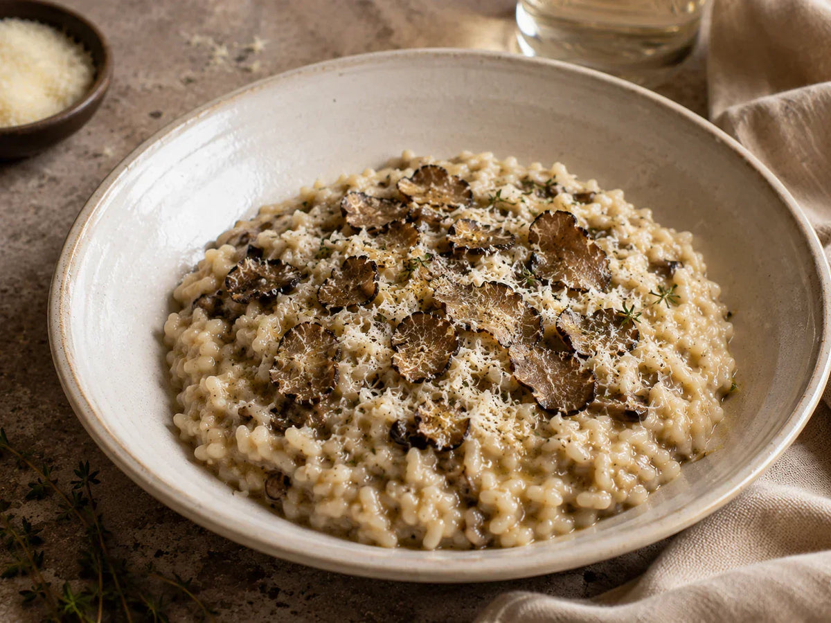 Tryffelirisotto Savini Tartufi -viimeistelyllä - Olivon italialainen resepti ja annoskuva